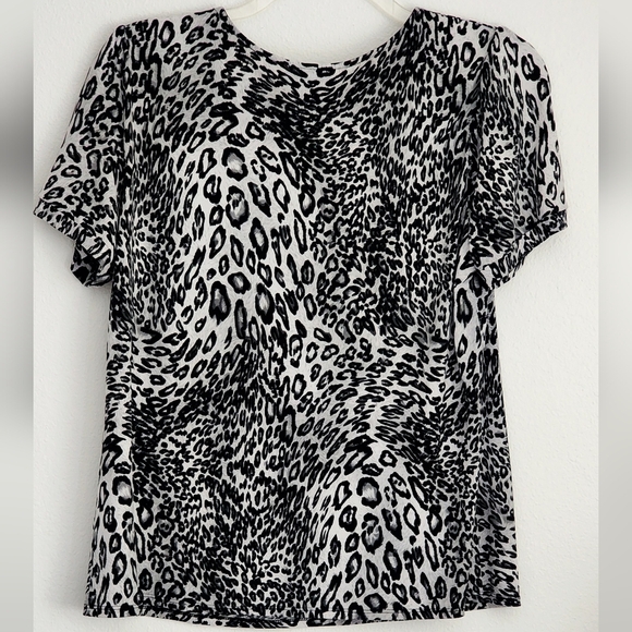 Lane Bryant Black and White Animal Print Twisted Keyhole Top Sz 14-16 - Picture 6 of 7